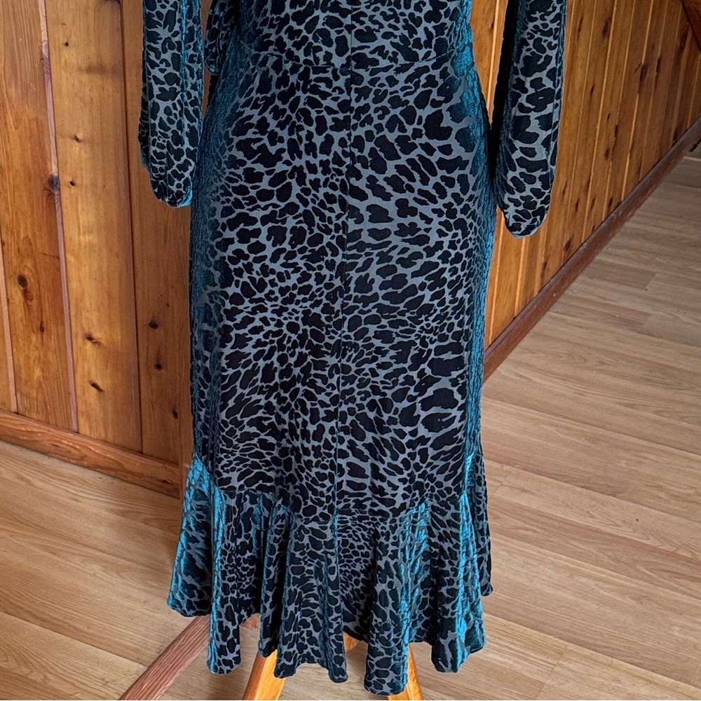 Calvin Klein size 4 velvet burnout Green Animal Print Long Sleeve Dress - Picture 8 of 12